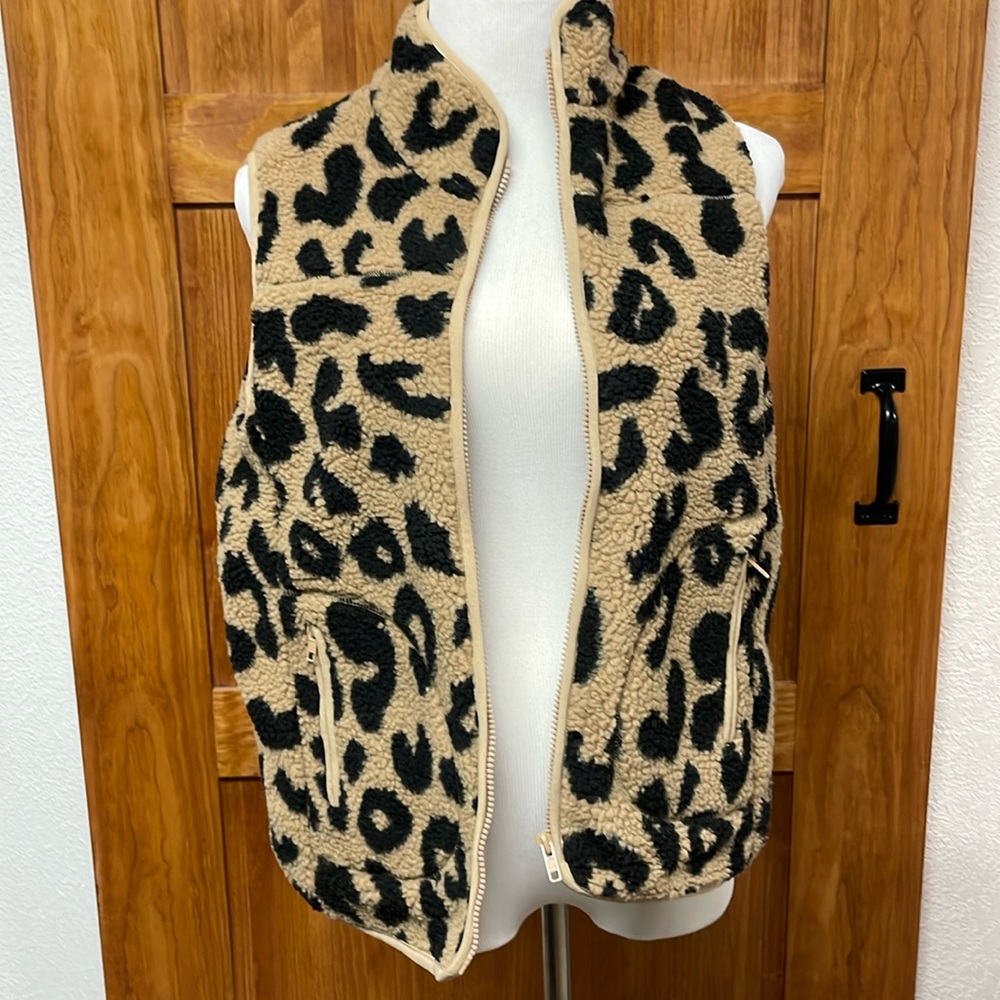 NWT! Cheetah print fuzzy vest